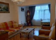 İcarəyə verilir 3 otaqlı 105 m2 köhnə tikili Tibb Universiteti