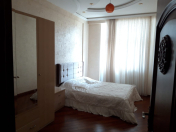 İcarəyə verilir 4 otaqlı 210 m2 yeni tikili 28 May m.