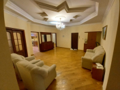 İcarəyə verilir 3 otaqlı 135 m2 yeni tikili Nizami m.