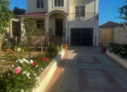 Satılır 4 otaqlı 520 m2 bağ evi Novxanı