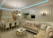 Satılır 4 otaqlı 110 m2 köhnə tikili Xalqlar Dostluğu m.