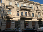 Satılır 5 otaqlı 350 m2 köhnə tikili Sahil m.