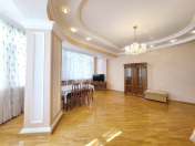 İcarəyə verilir 3 otaqlı 130 m2 yeni tikili Nizami m.