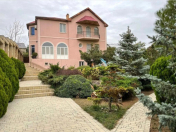 İcarəyə verilir 8 otaqlı 300 m2 villa Badamdar