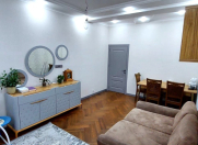 Satılır 2 otaqlı 75 m2 köhnə tikili Əhmədli m.