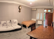 Satılır 1 otaqlı 40 m2 köhnə tikili Gənclik m.