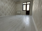 Satılır 2 otaqlı 50 m2 köhnə tikili Memar Əcəmi m.