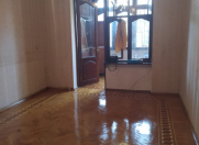 Satılır 3 otaqlı 75 m2 köhnə tikili 8 km