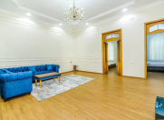 Satılır 5 otaqlı 180 m2 köhnə tikili Sahil m.