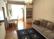 Satılır 2 otaqlı 50 m2 köhnə tikili Memar Əcəmi m.