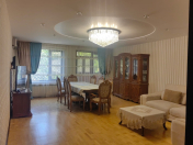 Satılır 5 otaqlı 180 m2 köhnə tikili Azadlıq prospekti m.