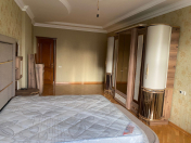 İcarəyə verilir 4 otaqlı 210 m2 yeni tikili Elmlər Akademiyası m.