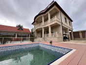 Satılır 8 otaqlı 300 m2 villa Şüvəlan Park ticarət mərkəzi