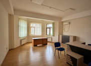 İcarəyə verilir 2 otaqlı 65 m2 ofis 8 Noyabr m.