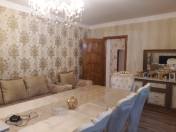 Satılır 9 otaqlı 250 m2 həyət evi İnşaatçılar m.