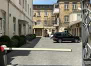 Satılır 6 otaqlı 400 m2 köhnə tikili Sahil m.