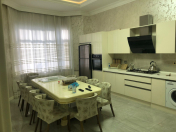 Satılır 4 otaqlı 240 m2 həyət evi Gəncə
