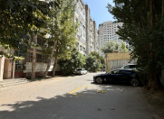 Satılır 2 otaqlı 70.7 m2 köhnə tikili Elmlər Akademiyası m.