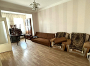 Satılır 2 otaqlı 65 m2 köhnə tikili Gənclik m.