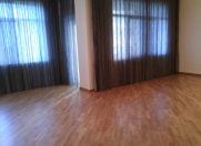 İcarəyə verilir 4 otaqlı 220 m2 yeni tikili ABŞ səfirliyi