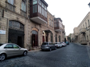 Satılır 4 otaqlı 120 m2 köhnə tikili Azneft meydanı