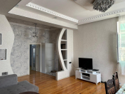Satılır 6 otaqlı 200 m2 həyət evi Binəqədi r.