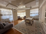 Satılır 5 otaqlı 245 m2 yeni tikili Elmlər Akademiyası m.