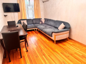 İcarəyə verilir 3 otaqlı 600 m2 köhnə tikili Həzi Aslanov m.