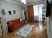 Satılır 2 otaqlı 45 m2 köhnə tikili Gənclik m.