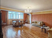 Satılır 4 otaqlı 110 m2 köhnə tikili Elmlər Akademiyası m.