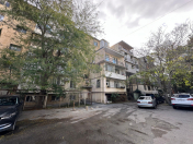 Satılır 2 otaqlı 56 m2 köhnə tikili Elmlər Akademiyası m.