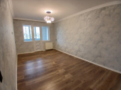 Satılır 2 otaqlı 65 m2 köhnə tikili Xalqlar Dostluğu m.