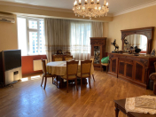 Satılır 3 otaqlı 130 m2 yeni tikili 28 May m.
