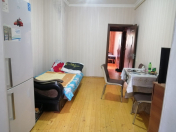 Satılır 2 otaqlı 45 m2 köhnə tikili Xalqlar Dostluğu m.