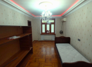 Satılır 3 otaqlı 75 m2 köhnə tikili Qara Qarayev m.