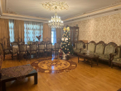 Satılır 3 otaqlı 196 m2 yeni tikili 28 May m.