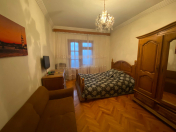Satılır 3 otaqlı 90 m2 köhnə tikili Gənclik m.