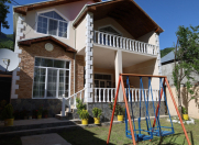 İcarəyə verilir 6 otaqlı 120 m2 həyət evi Qax