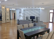 İcarəyə verilir 4 otaqlı 270 m2 yeni tikili 28 May m.