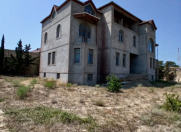 Satılır 14 otaqlı 750 m2 villa Qala