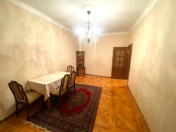 Satılır 4 otaqlı 100 m2 köhnə tikili Əhmədli m.