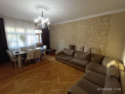 Satılır 3 otaqlı 85 m2 köhnə tikili Elmlər Akademiyası m.