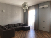 İcarəyə verilir 5 otaqlı 260 m2 köhnə tikili Sahil m.