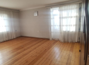 Satılır 4 otaqlı 110 m2 köhnə tikili Elmlər Akademiyası m.