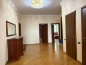 Satılır 4 otaqlı 214 m2 yeni tikili 28 May m.