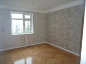 İcarəyə verilir 4 otaqlı 92 m2 köhnə tikili Şah İsmayıl Xətai m.