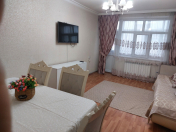 İcarəyə verilir 2 otaqlı 70 m2 köhnə tikili Gənclik m.