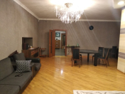 İcarəyə verilir 3 otaqlı 220 m2 yeni tikili 28 May m.