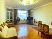 Satılır 4 otaqlı 175 m2 yeni tikili Tibb Universiteti