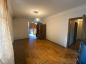 Satılır 2 otaqlı 60 m2 köhnə tikili 8 km